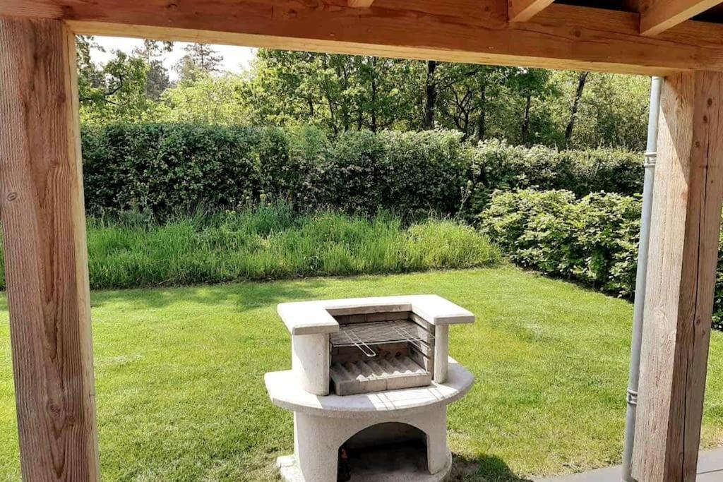 Vakantiehuis Eikzicht Gelegen Aan Het Bos Elsloo  エクステリア 写真