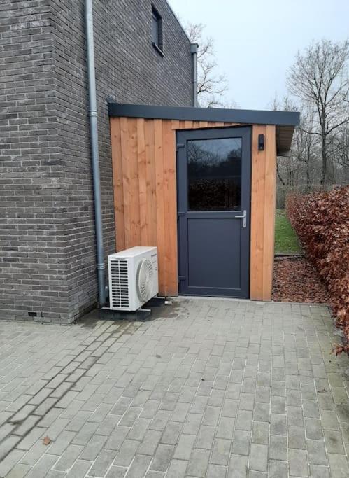 Vakantiehuis Eikzicht Gelegen Aan Het Bos Elsloo  エクステリア 写真